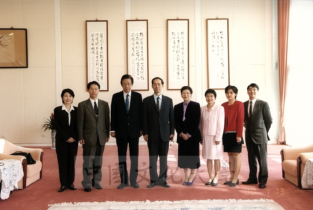 2000年1月13日日本東京富士美術館館長野口滿成蒞臨本校參訪並拜會董事長張鏡湖的圖檔，第5張，共6張