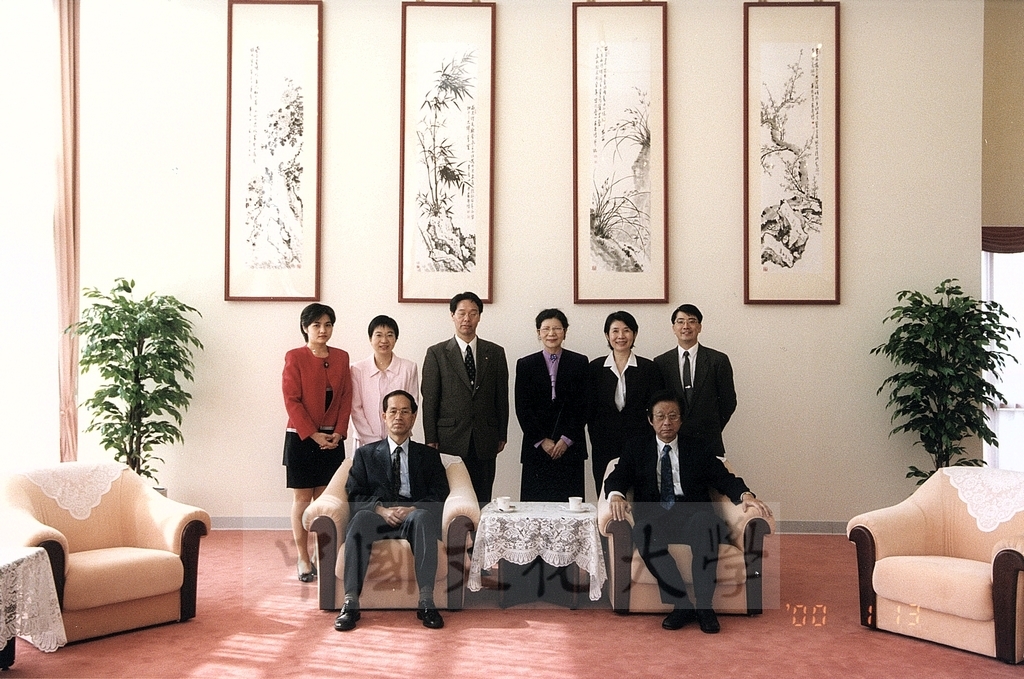 2000年1月13日日本東京富士美術館館長野口滿成蒞臨本校參訪並拜會董事長張鏡湖的圖檔，第6張，共6張