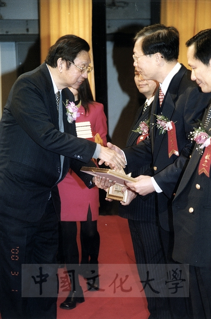2000年3月1日中國文化大學建校38週年校慶慶祝大會的圖檔，第8張，共18張