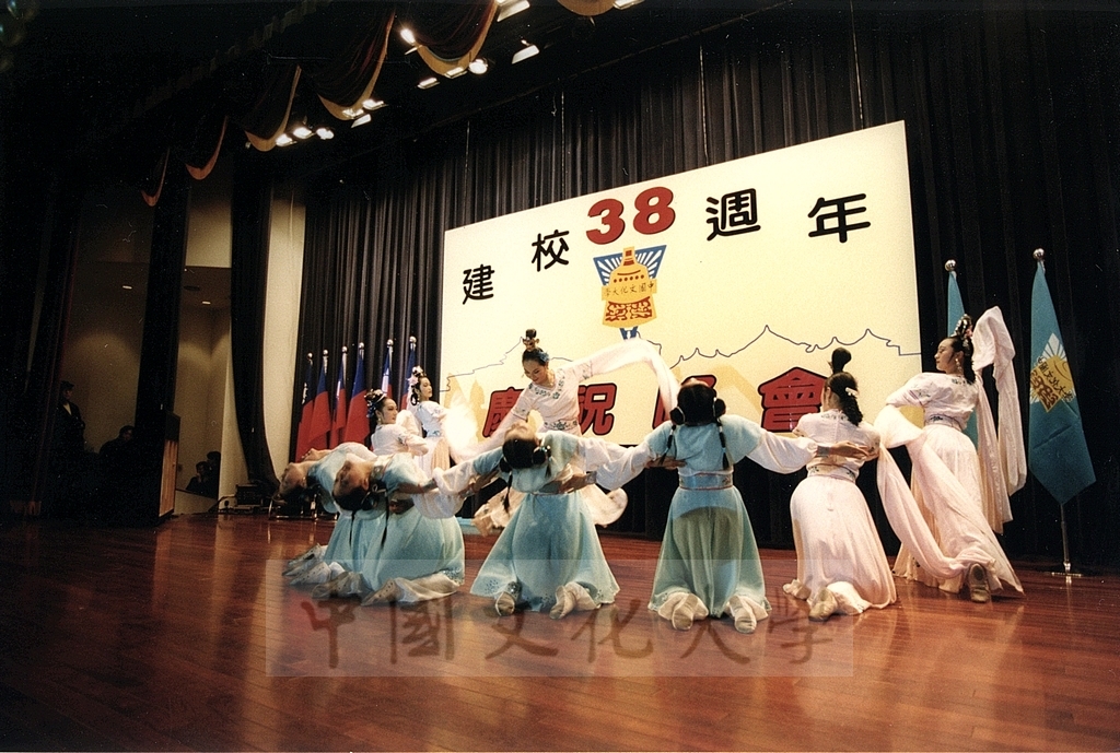 2000年3月1日中國文化大學建校38週年校慶慶祝晚會的圖檔，第1張，共16張