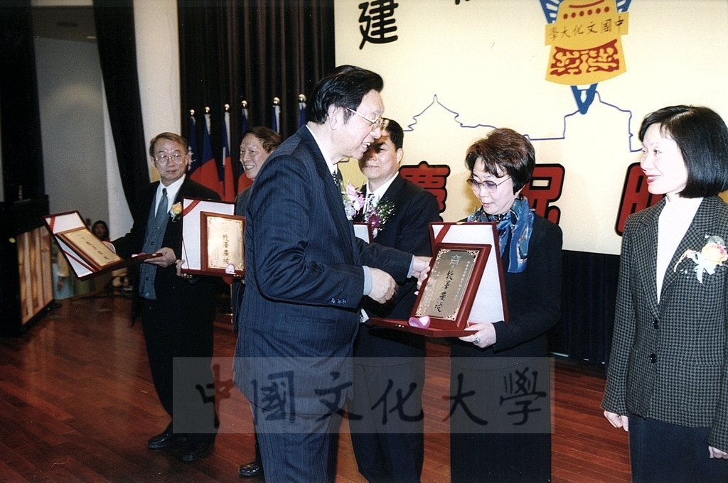 2000年3月1日中國文化大學建校38週年校慶慶祝晚會的圖檔，第5張，共16張