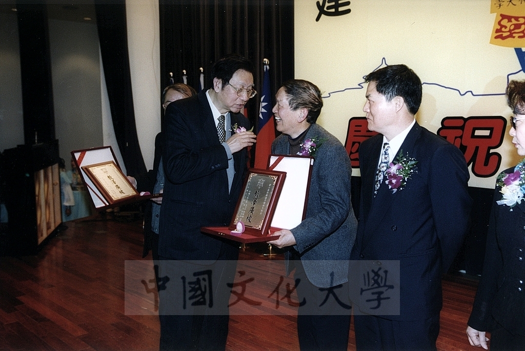 2000年3月1日中國文化大學建校38週年校慶慶祝晚會的圖檔，第6張，共16張