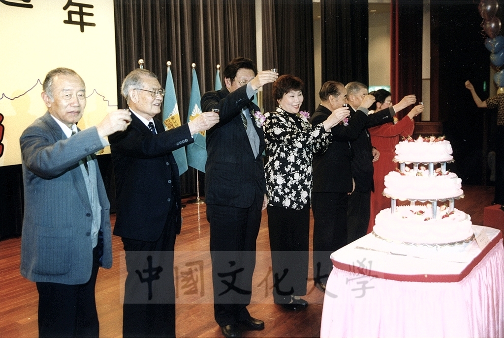 2000年3月1日中國文化大學建校38週年校慶慶祝晚會的圖檔，第11張，共16張