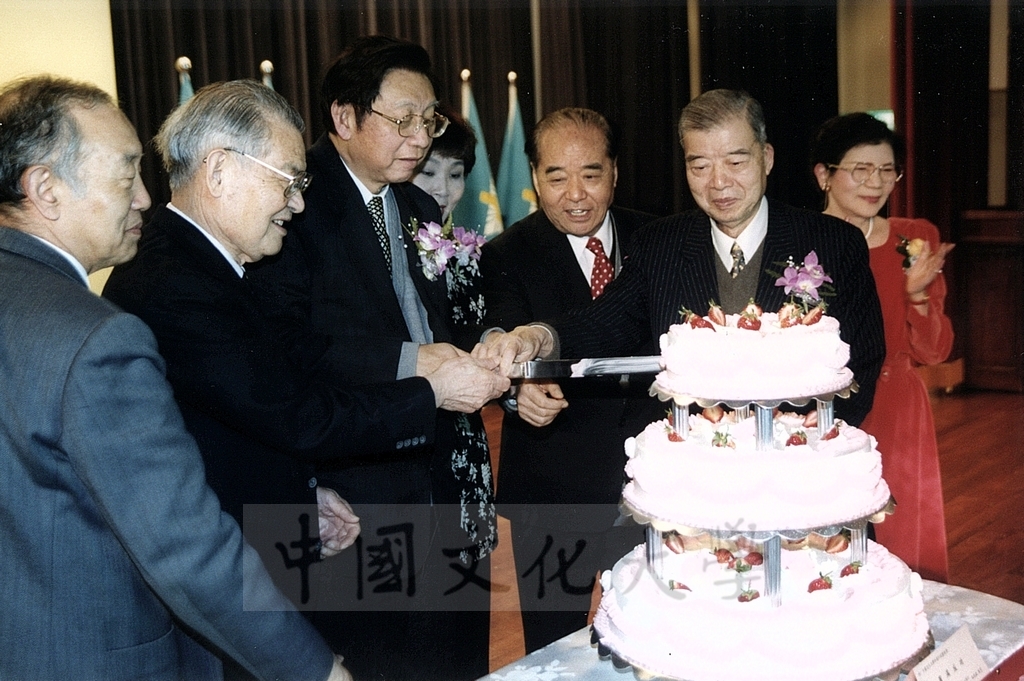 2000年3月1日中國文化大學建校38週年校慶慶祝晚會的圖檔，第12張，共16張