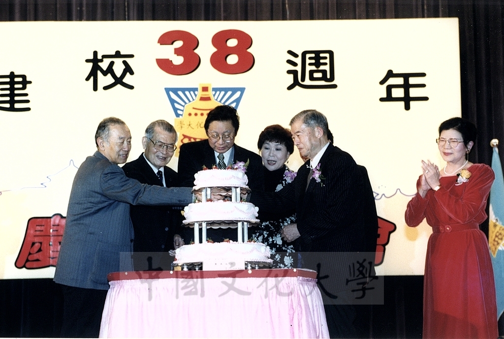2000年3月1日中國文化大學建校38週年校慶慶祝晚會的圖檔，第13張，共16張