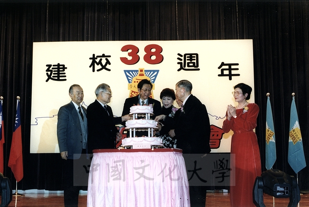2000年3月1日中國文化大學建校38週年校慶慶祝晚會的圖檔，第14張，共16張