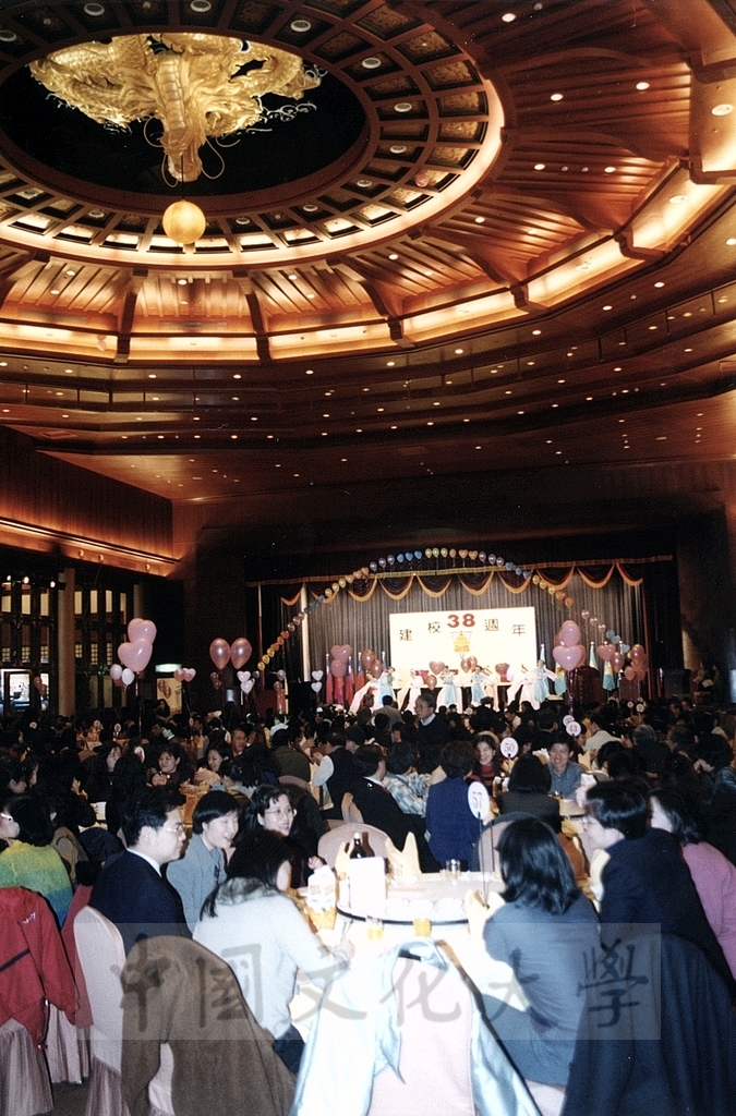 2000年3月1日中國文化大學建校38週年校慶慶祝晚會的圖檔，第15張，共16張
