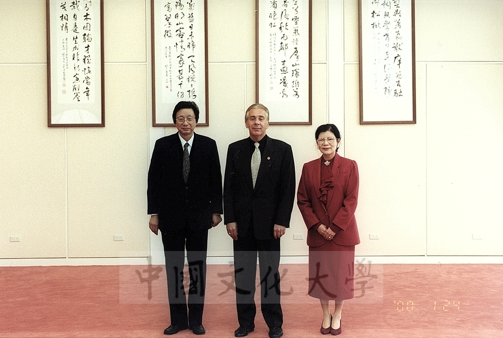 2000年1月24日美國德州聖道大學(University of the incarnate word)校長Dr. Louis J. Agnese蒞臨本校參訪並拜會董事長張鏡湖的圖檔，第2張，共2張