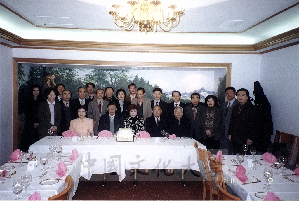 2000年2月8日至12日董事長張鏡湖、董事穆閩珠、校長林彩梅等一行人應邀前往韓國訪問的圖檔，第10張，共17張