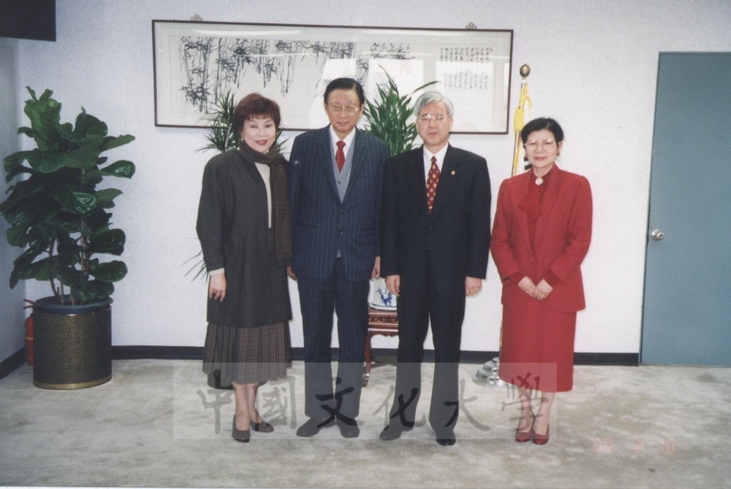 2000年2月8日至12日董事長張鏡湖、董事穆閩珠、校長林彩梅等一行人應邀前往韓國訪問的圖檔，第14張，共17張