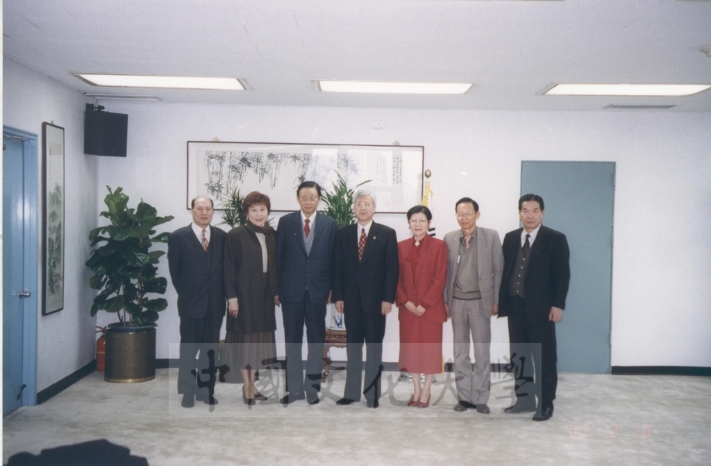 2000年2月8日至12日董事長張鏡湖、董事穆閩珠、校長林彩梅等一行人應邀前往韓國訪問的圖檔，第15張，共17張