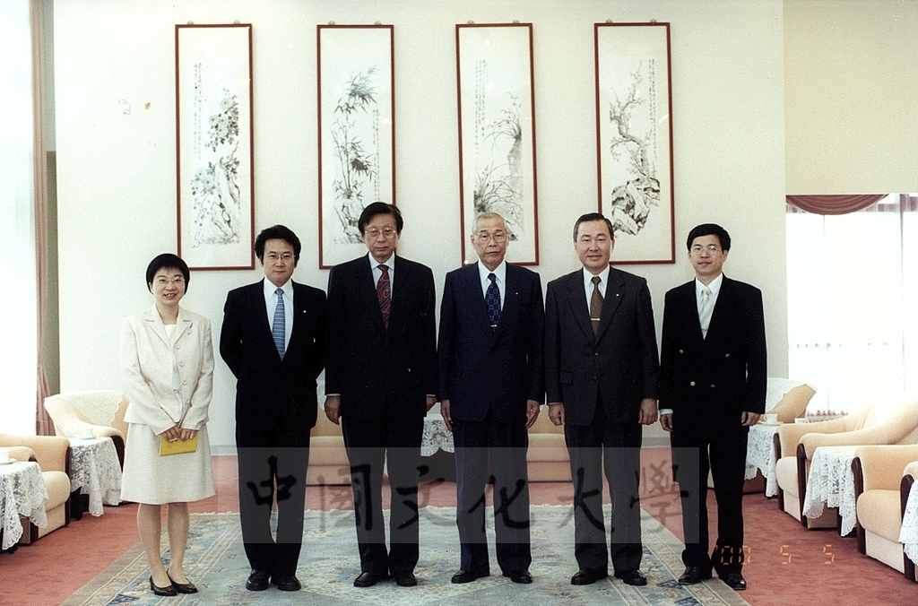 2000年5月5日日本創價學會理事長和田榮一蒞臨本校參訪並拜會董事長張鏡湖的圖檔，第1張，共5張