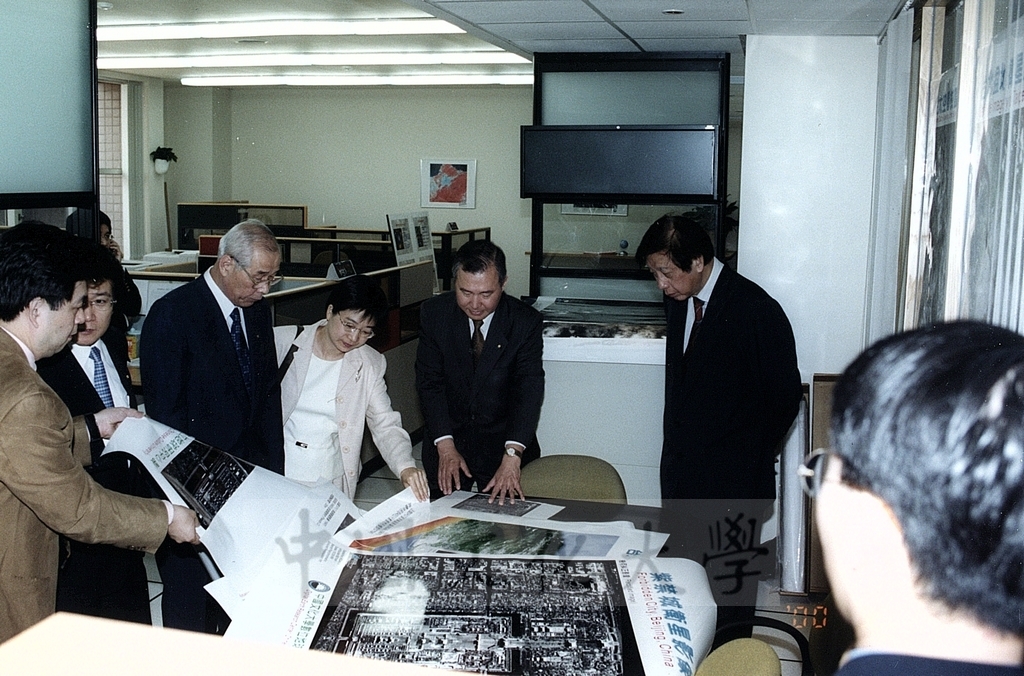 2000年5月5日日本創價學會理事長和田榮一蒞臨本校參訪並拜會董事長張鏡湖的圖檔，第3張，共5張