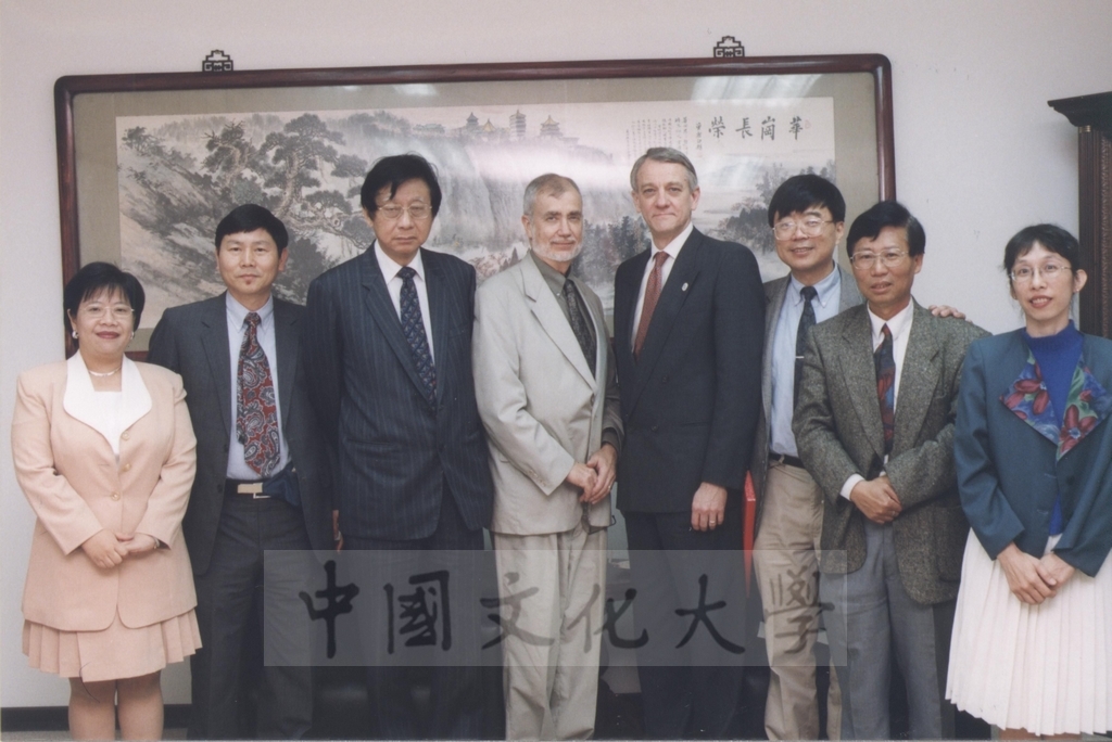 1999年3月9日美國田納西州孟菲斯大學行政校長J. Ivan Legg偕同國際事務中心主任Blaine A. Brownell蒞臨本校參訪並拜會董事長張鏡湖的圖檔，第1張，共1張