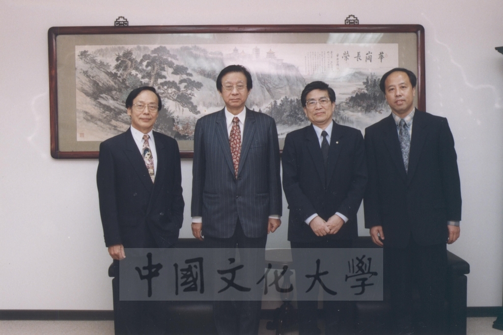 1999年3月10日大陸學者蒞臨本校參訪並拜會董事長張鏡湖的圖檔，第1張，共1張