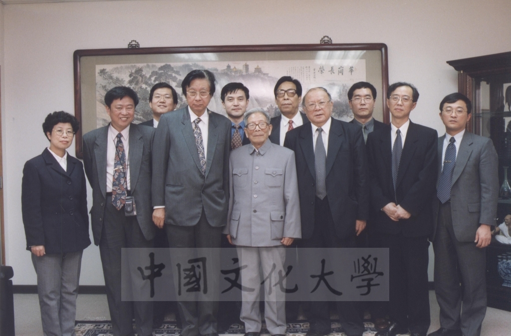 1999年3月24日大陸法政學者蒞臨本校參訪並拜會董事長張鏡湖的圖檔，第1張，共7張