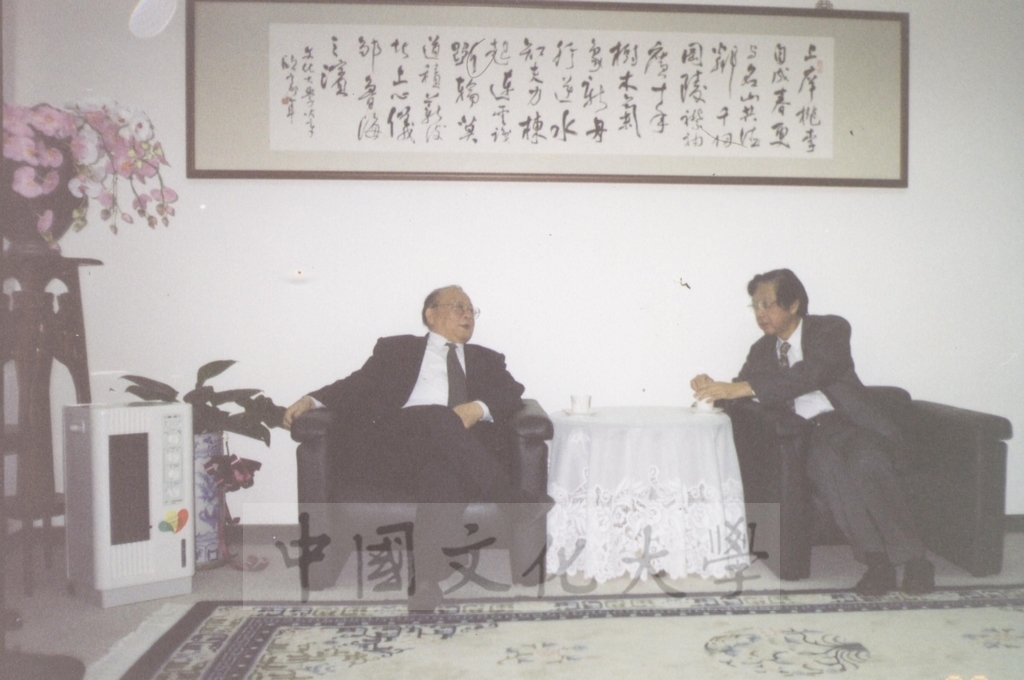 1999年3月24日大陸法政學者蒞臨本校參訪並拜會董事長張鏡湖的圖檔，第3張，共7張