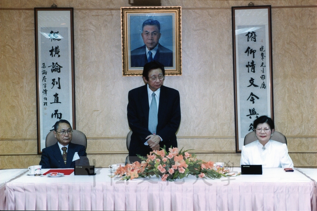 1999年9月6日德山大學校長淺野一郎率日台關係研習團蒞臨本校參訪並簽訂交流合作的圖檔，第1張，共2張