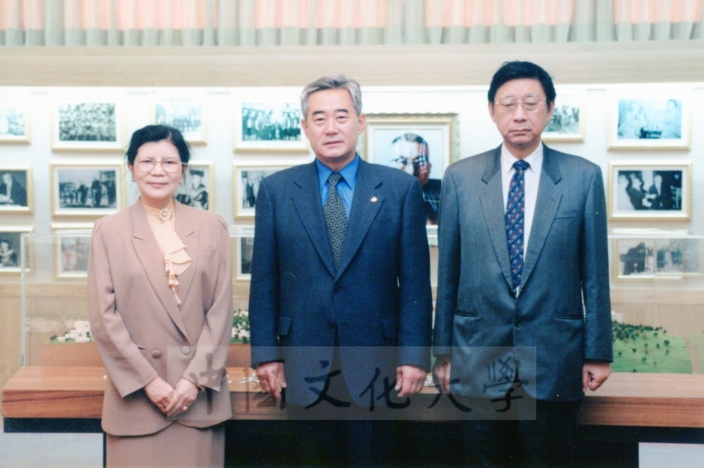 1999年4月2日韓國慶熙大學趙正源總長蒞臨本校參訪並拜會董事長張鏡湖的圖檔，第4張，共5張