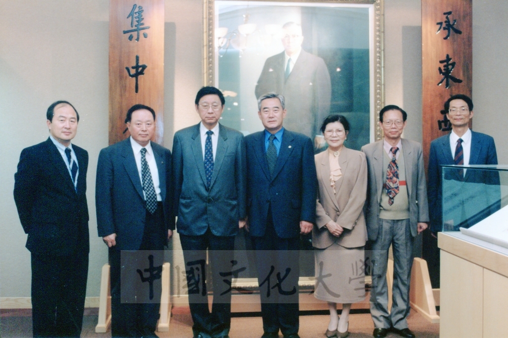 1999年4月2日韓國慶熙大學趙正源總長蒞臨本校參訪並拜會董事長張鏡湖的圖檔，第5張，共5張
