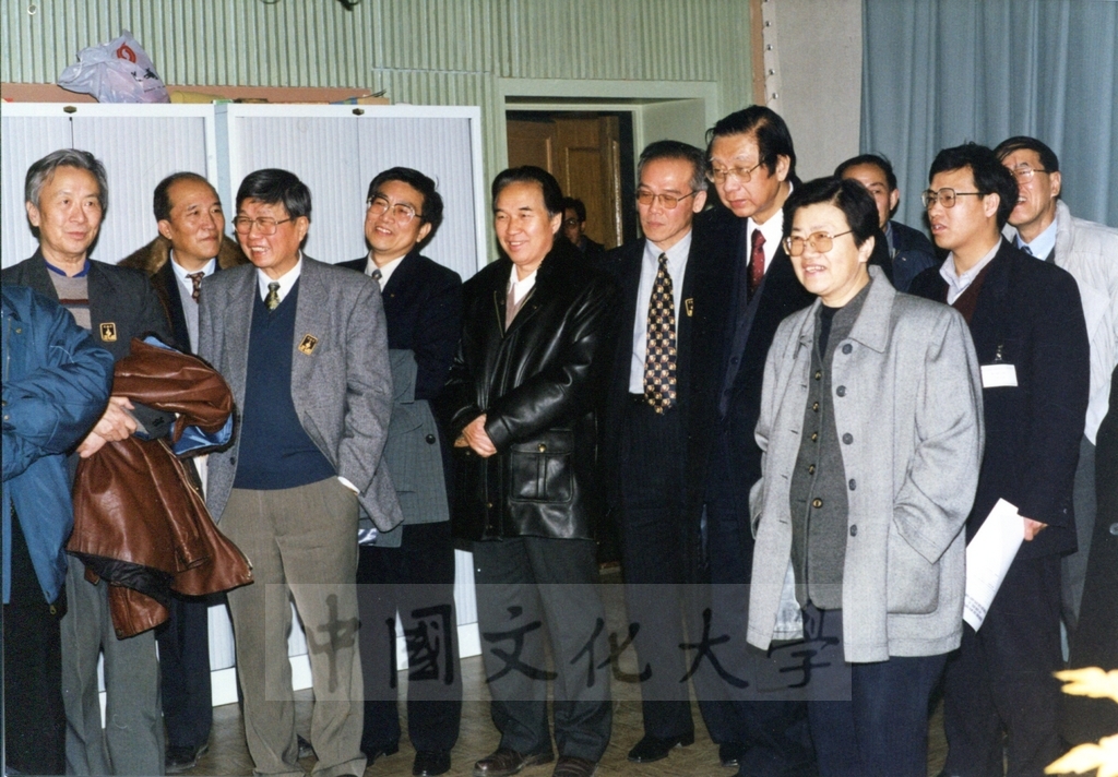 1999年1月20日董事長張鏡湖率領校長林彩梅等一行六人參訪中國科學院地理所、遙感所、大氣科學研究所的圖檔，第5張，共14張