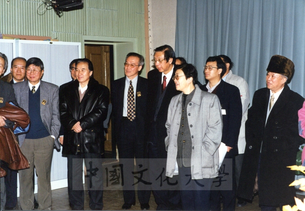 1999年1月20日董事長張鏡湖率領校長林彩梅等一行六人參訪中國科學院地理所、遙感所、大氣科學研究所的圖檔，第6張，共14張