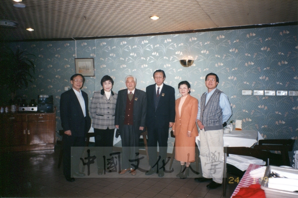 1999年1月24日董事長張鏡湖與大陸華東師範大學河口海岸研究所名譽所長陳吉餘教授晤談的圖檔，第4張，共5張