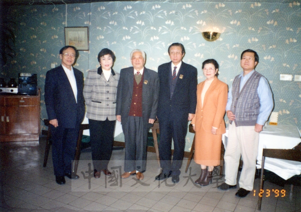 1999年1月24日董事長張鏡湖與大陸華東師範大學河口海岸研究所名譽所長陳吉餘教授晤談的圖檔，第5張，共5張