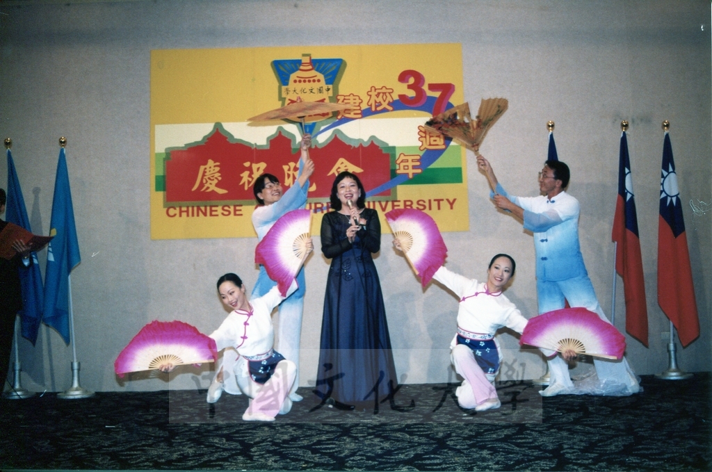 1999年3月1日中國文化大學建校37週年校慶慶祝晚會的圖檔，第3張，共33張