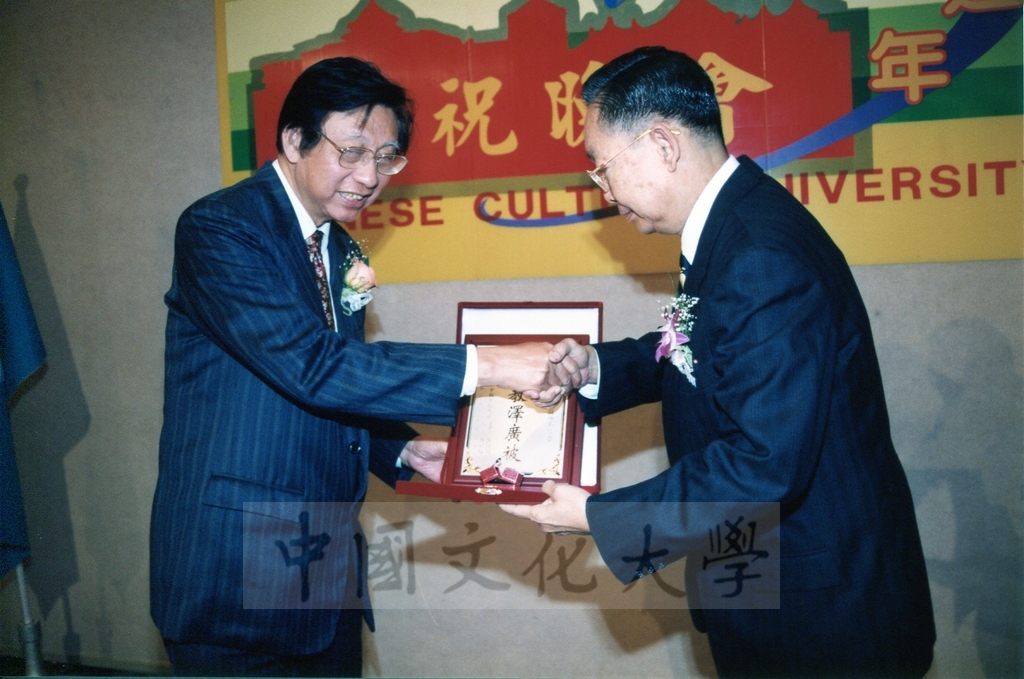 1999年3月1日中國文化大學建校37週年校慶慶祝晚會的圖檔，第10張，共33張