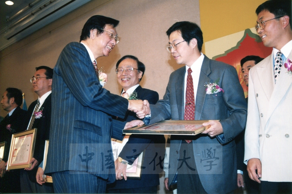 1999年3月1日中國文化大學建校37週年校慶慶祝晚會的圖檔，第18張，共33張