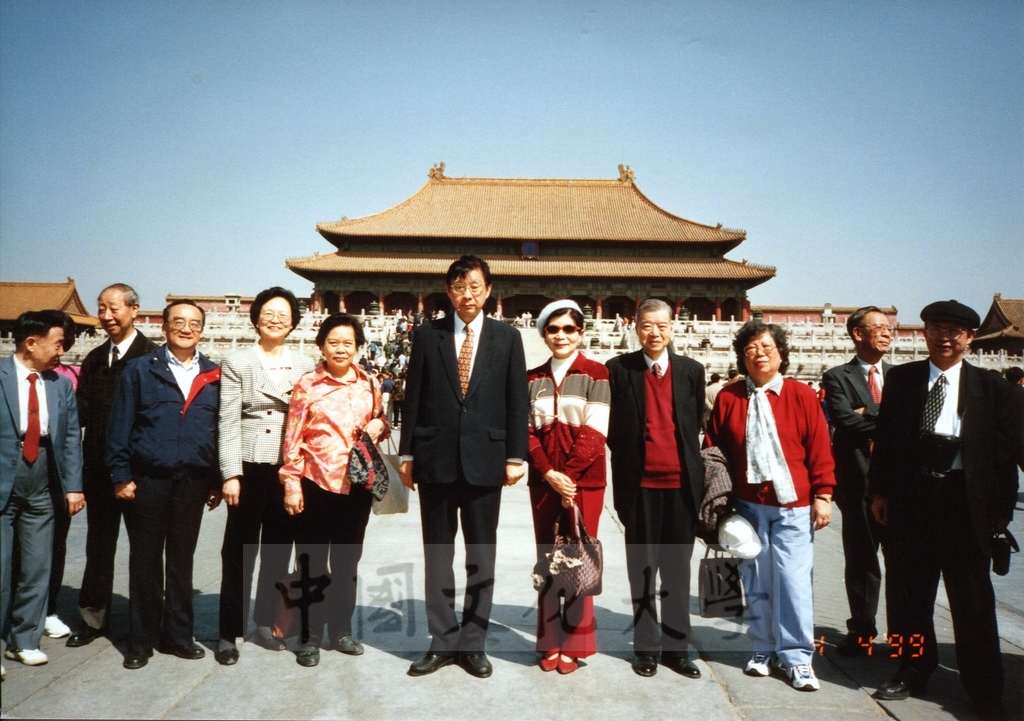 1999年4月3日至4月10日本校教職員自強活動在董事長張鏡湖、校長林彩梅引領下前往中國大陸北京、上海、蘇州八日遊的圖檔，第4張，共43張