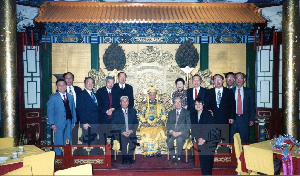 1999年4月3日至4月10日本校教職員自強活動在董事長張鏡湖、校長林彩梅引領下前往中國大陸北京、上海、蘇州八日遊的圖檔，第8張，共43張