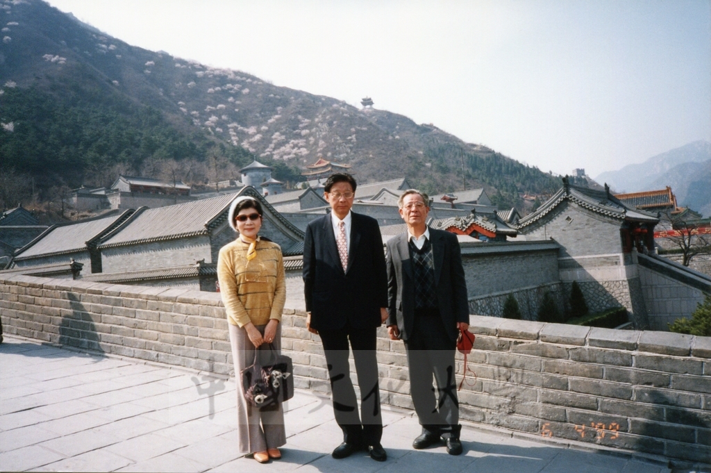 1999年4月3日至4月10日本校教職員自強活動在董事長張鏡湖、校長林彩梅引領下前往中國大陸北京、上海、蘇州八日遊的圖檔，第14張，共43張
