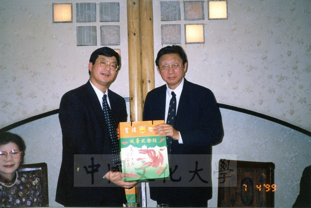 1999年4月3日至4月10日本校教職員自強活動在董事長張鏡湖、校長林彩梅引領下前往中國大陸北京、上海、蘇州八日遊的圖檔，第22張，共43張