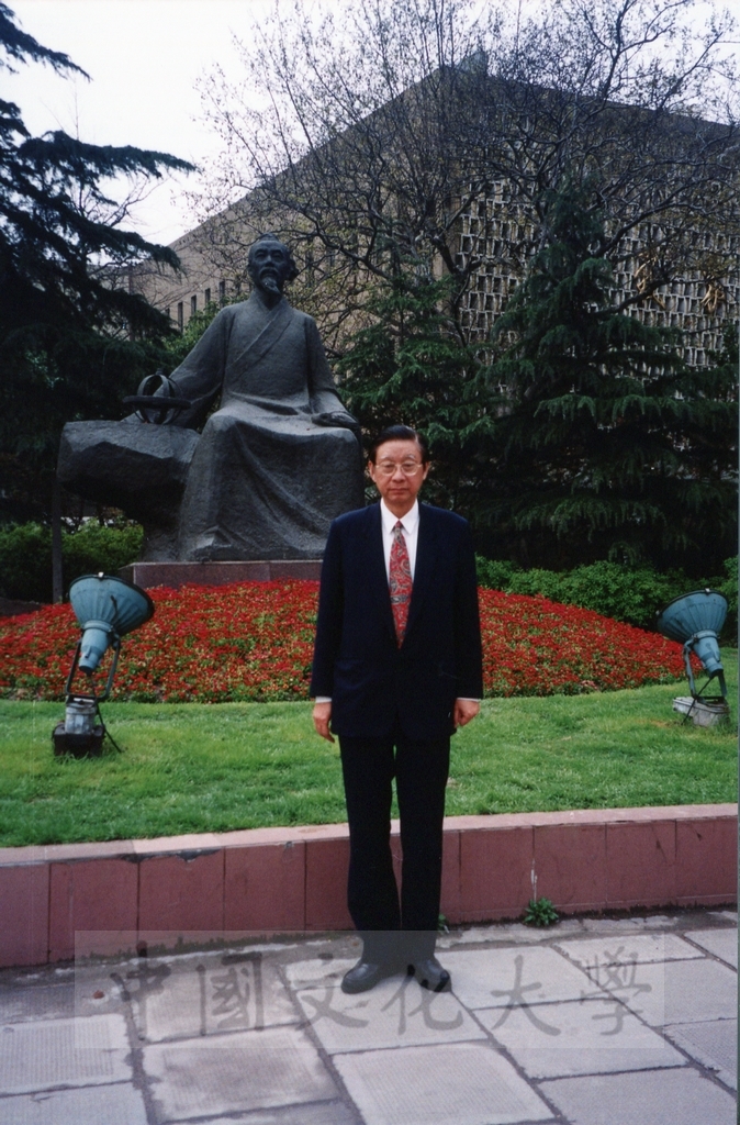 1999年4月3日至4月10日本校教職員自強活動在董事長張鏡湖、校長林彩梅引領下前往中國大陸北京、上海、蘇州八日遊的圖檔，第24張，共43張