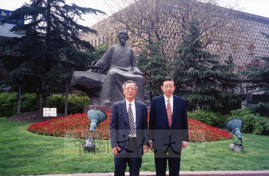 1999年4月3日至4月10日本校教職員自強活動在董事長張鏡湖、校長林彩梅引領下前往中國大陸北京、上海、蘇州八日遊的圖檔，第26張，共43張