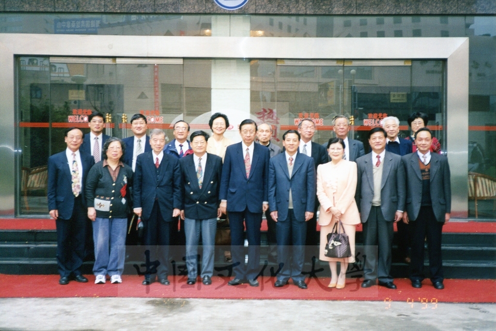 1999年4月3日至4月10日本校教職員自強活動在董事長張鏡湖、校長林彩梅引領下前往中國大陸北京、上海、蘇州八日遊的圖檔，第27張，共43張