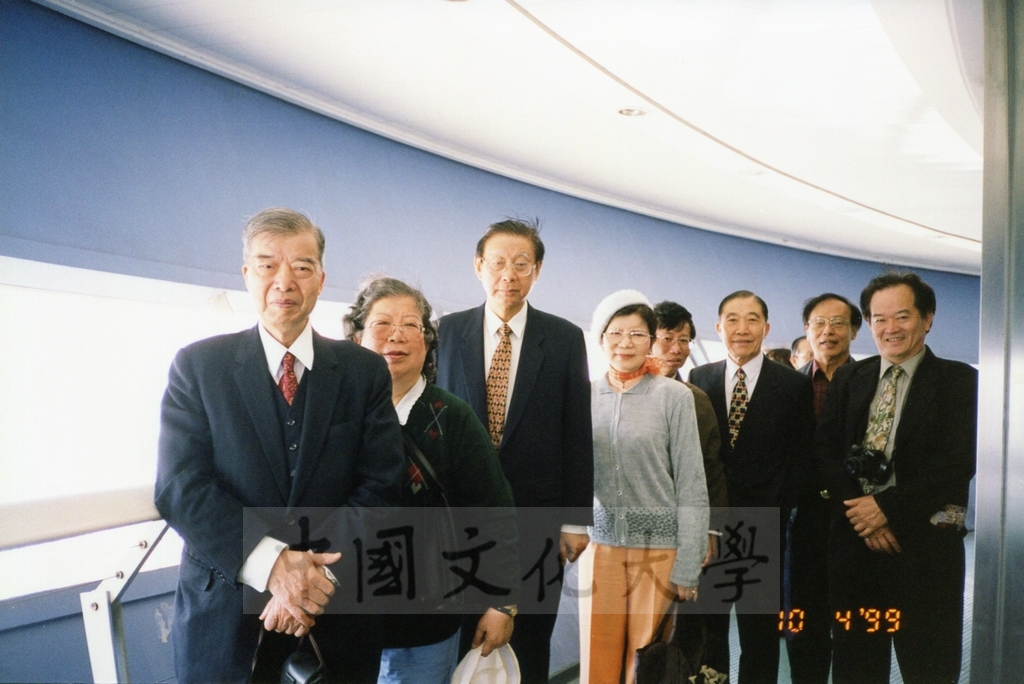 1999年4月3日至4月10日本校教職員自強活動在董事長張鏡湖、校長林彩梅引領下前往中國大陸北京、上海、蘇州八日遊的圖檔，第29張，共43張