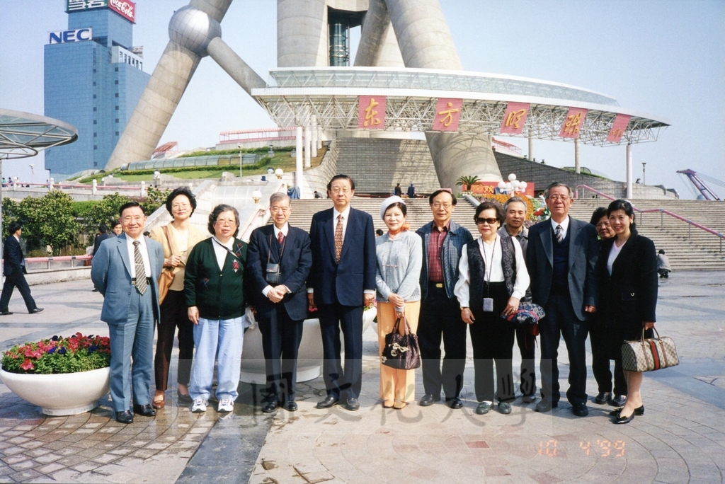 1999年4月3日至4月10日本校教職員自強活動在董事長張鏡湖、校長林彩梅引領下前往中國大陸北京、上海、蘇州八日遊的圖檔，第31張，共43張