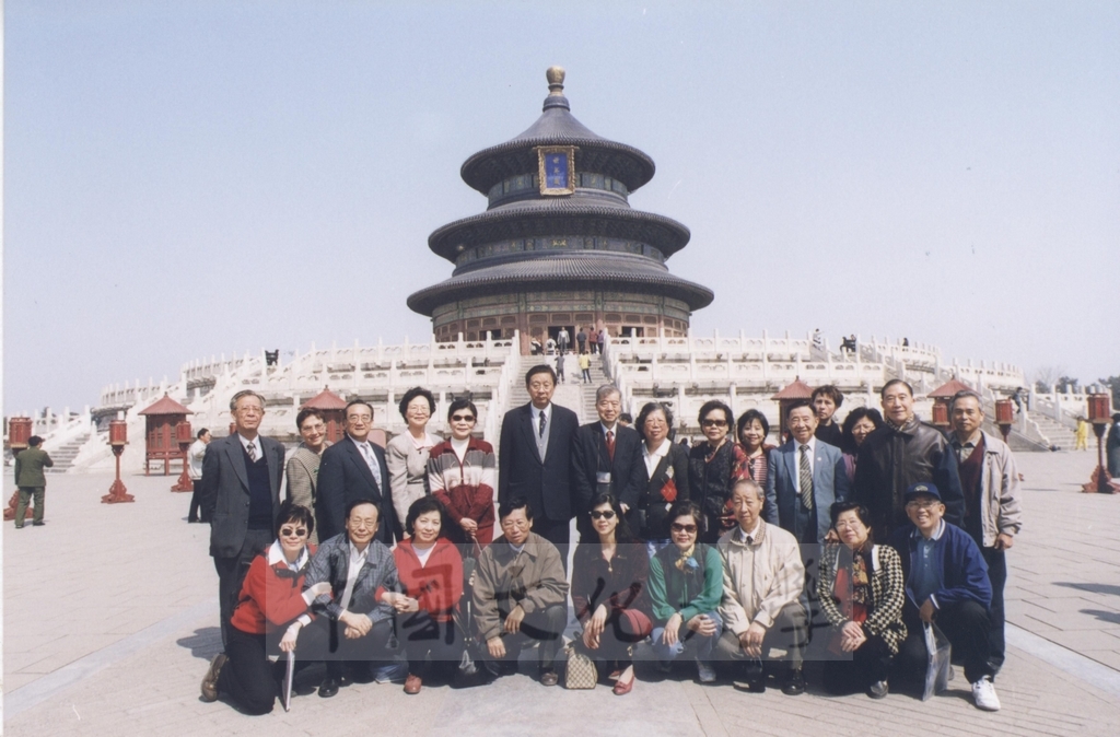 1999年4月3日至4月10日本校教職員自強活動在董事長張鏡湖、校長林彩梅引領下前往中國大陸北京、上海、蘇州八日遊的圖檔，第35張，共43張