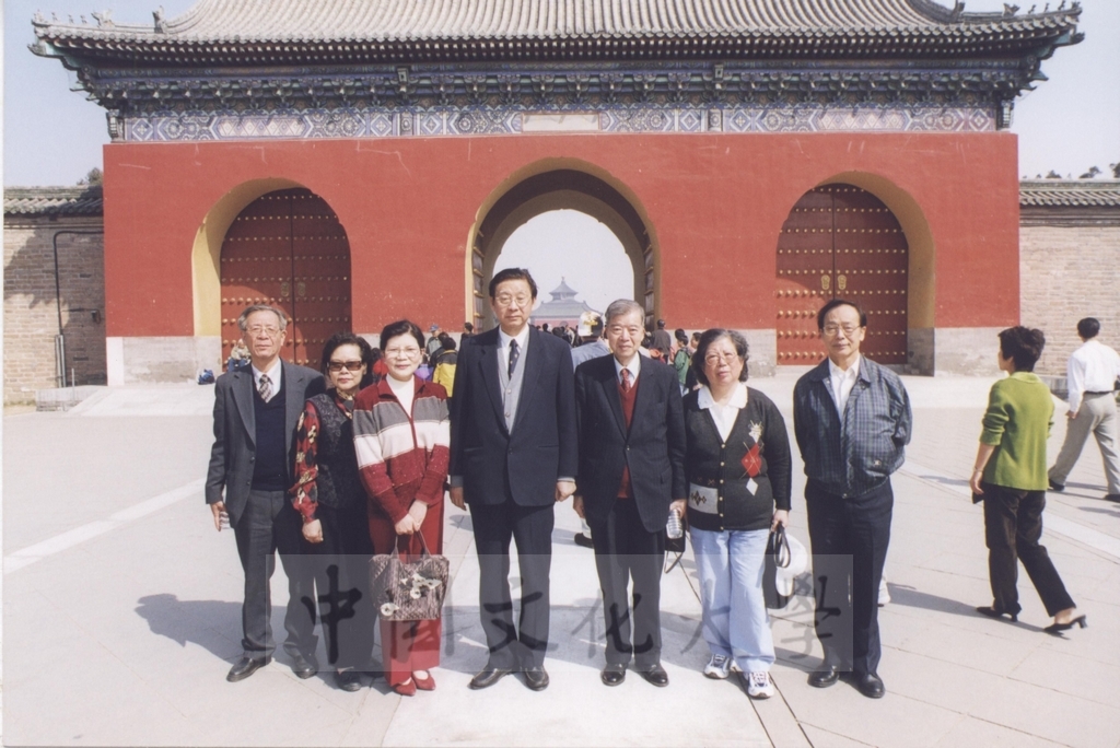 1999年4月3日至4月10日本校教職員自強活動在董事長張鏡湖、校長林彩梅引領下前往中國大陸北京、上海、蘇州八日遊的圖檔，第38張，共43張