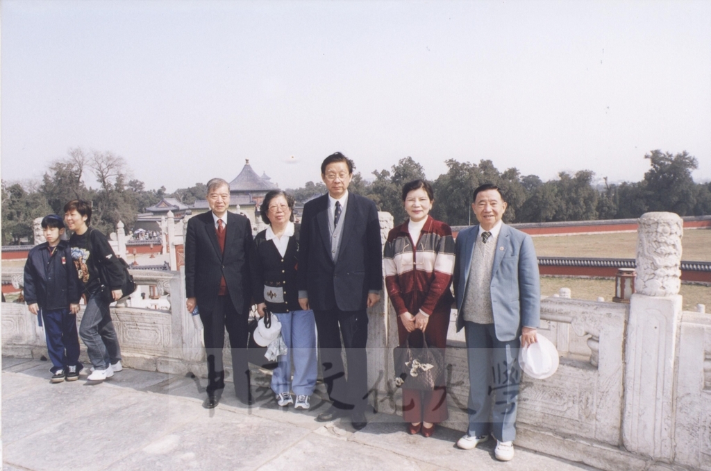 1999年4月3日至4月10日本校教職員自強活動在董事長張鏡湖、校長林彩梅引領下前往中國大陸北京、上海、蘇州八日遊的圖檔，第39張，共43張