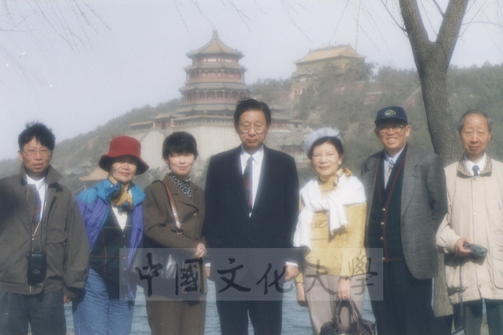1999年4月3日至4月10日本校教職員自強活動在董事長張鏡湖、校長林彩梅引領下前往中國大陸北京、上海、蘇州八日遊的圖檔，第41張，共43張