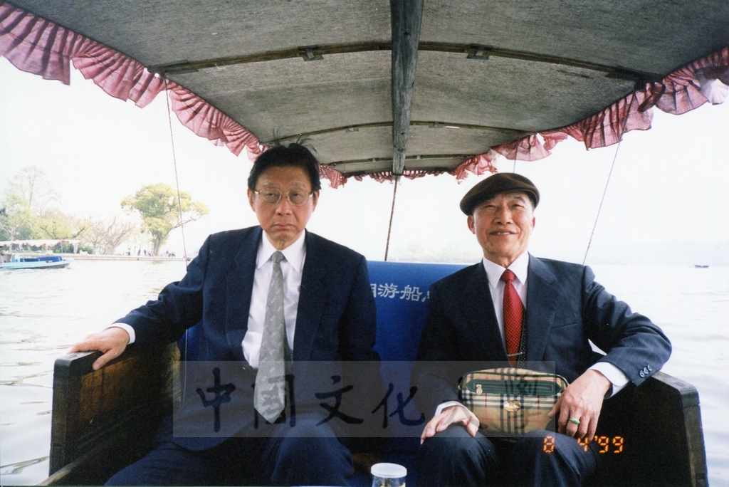 1999年4月8日董事長張鏡湖率同校長林彩梅、學院院長拜訪浙江大學的圖檔，第13張，共28張