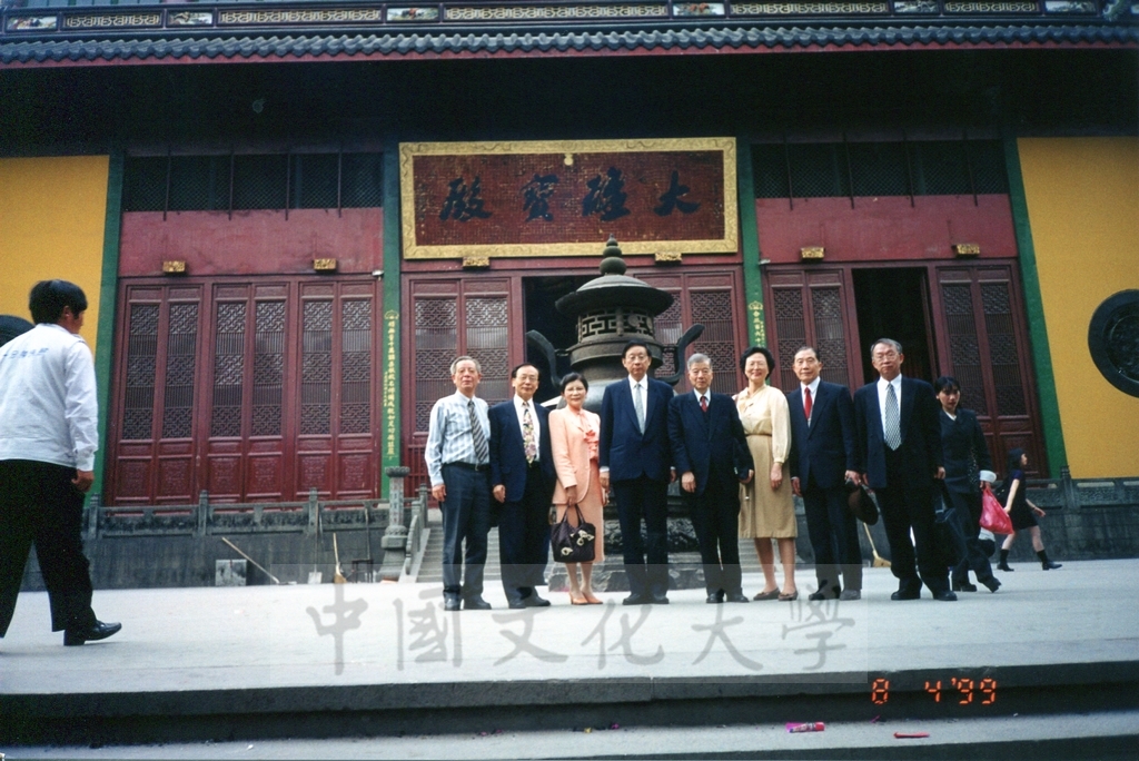 1999年4月8日董事長張鏡湖率同校長林彩梅、學院院長拜訪浙江大學的圖檔，第18張，共28張