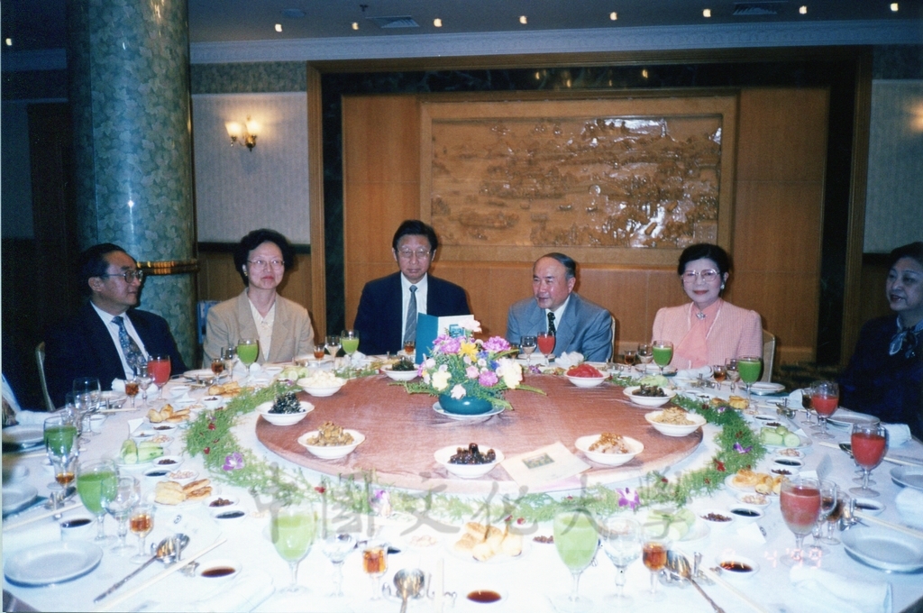 1999年4月8日董事長張鏡湖率同校長林彩梅、學院院長拜訪浙江大學的圖檔，第28張，共28張