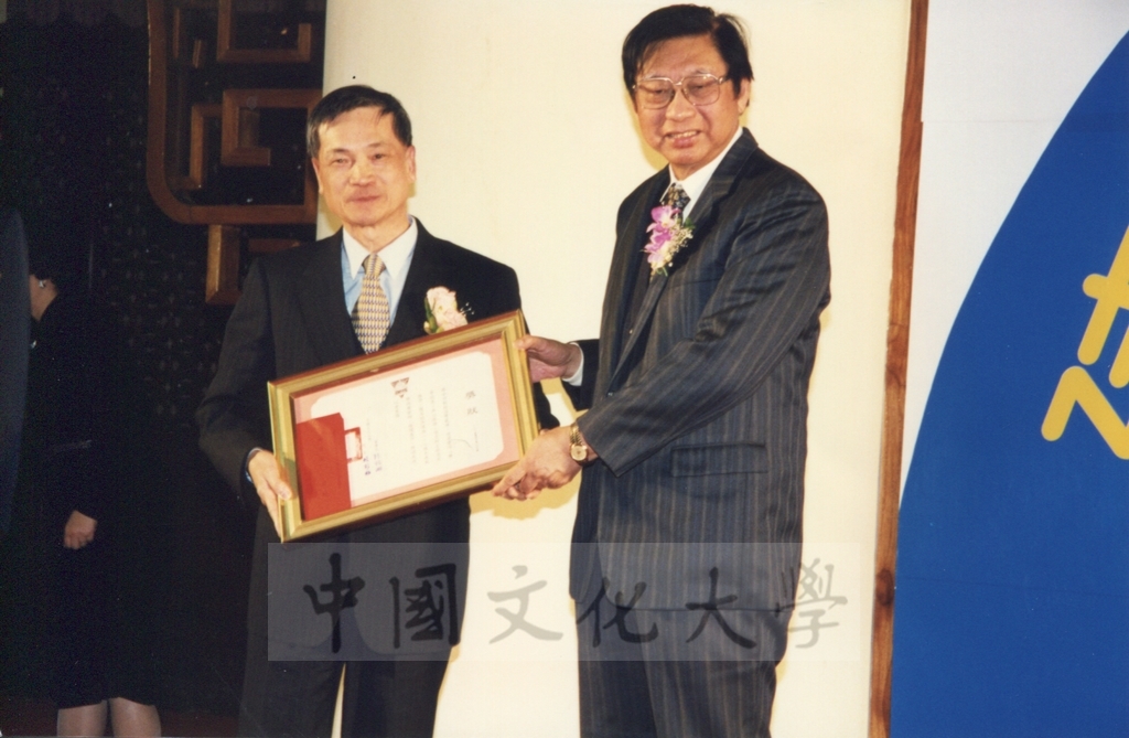 1998年2月28日中國文化大學建校36週年校慶慶祝晚會的圖檔，第7張，共19張