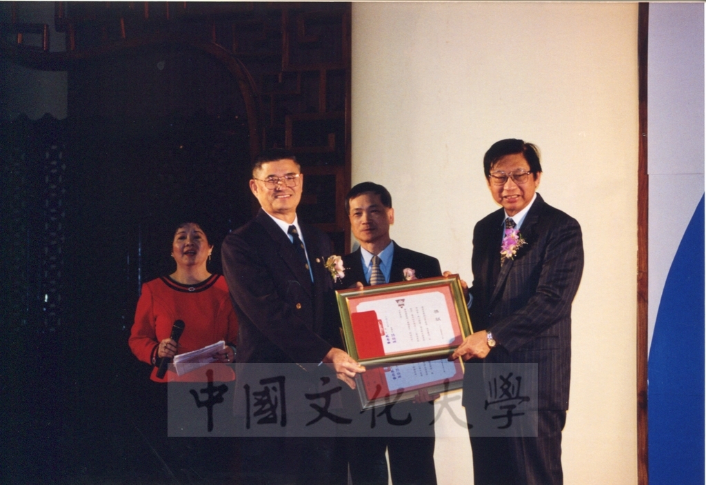1998年2月28日中國文化大學建校36週年校慶慶祝晚會的圖檔，第9張，共19張