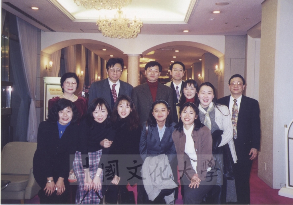 1998年2月3-8日董事長張鏡湖與教育部長吳京、部長夫人張紫君等人赴日出席長野奧運開幕典禮的圖檔，第3張，共7張